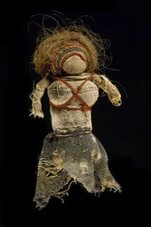 Stoffpuppe, 350-60 (gewebte gefärbte Wolle, ungefärbter Flachs und Menschenhaar)